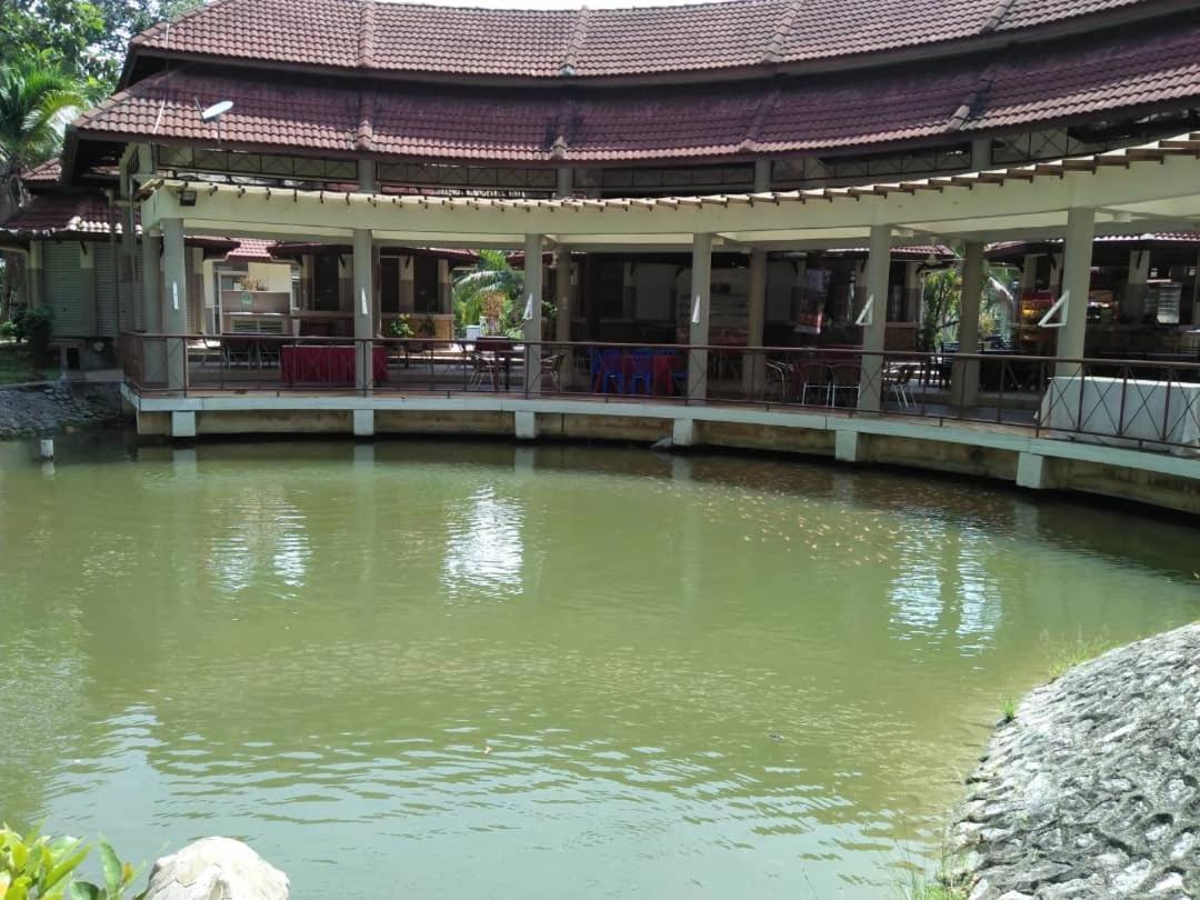 Hotel Felda Residence Hot Springs Sungkai Buitenkant foto